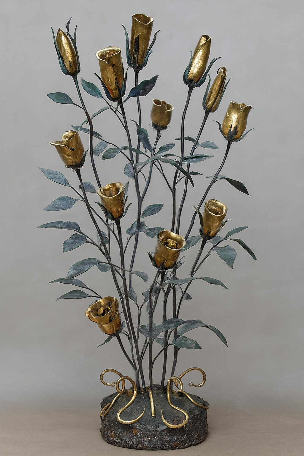 Кованая композиция «Букет роз» — декоративная скульптура