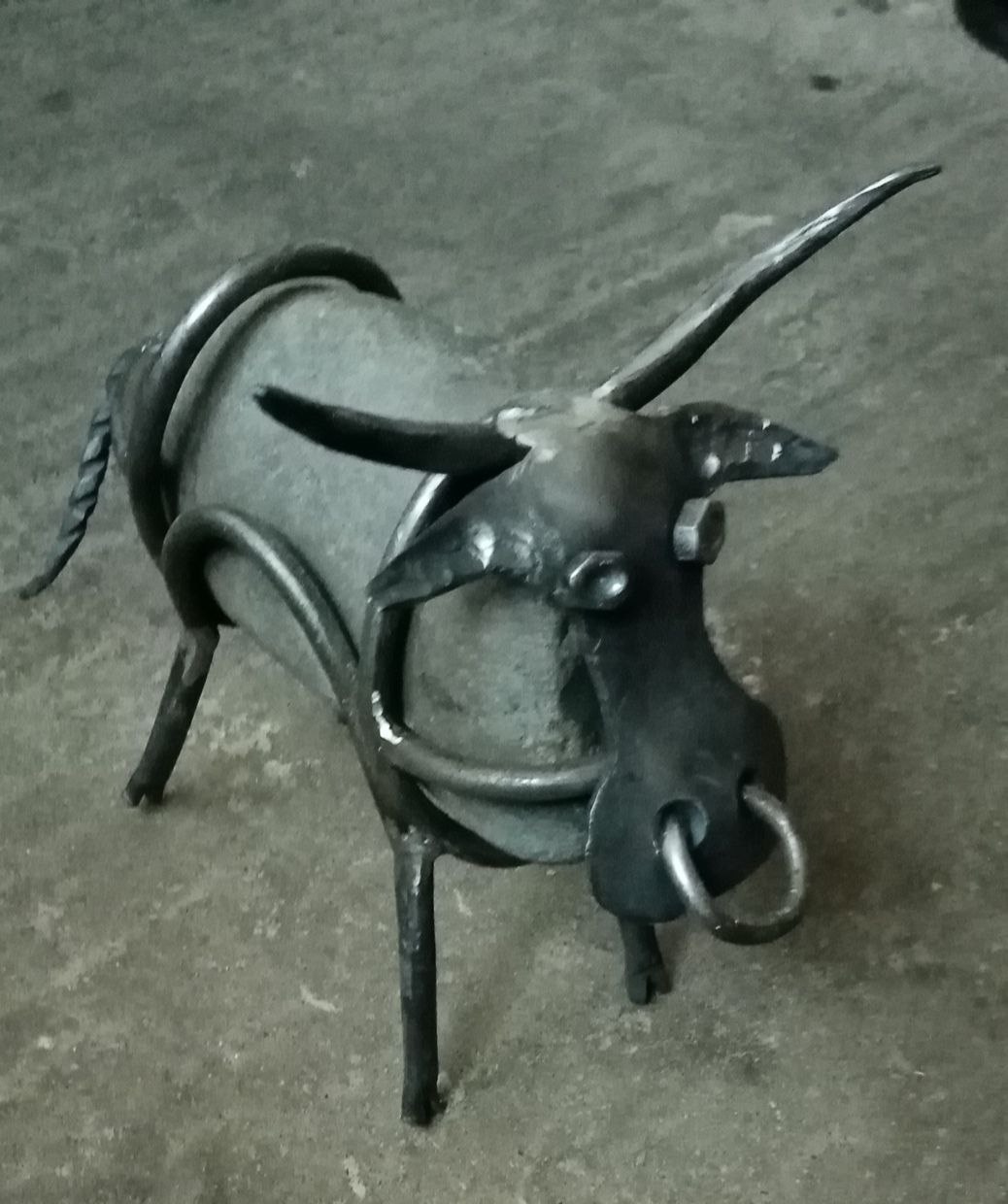 Металлическая скульптура «Бык силы» к году Быка